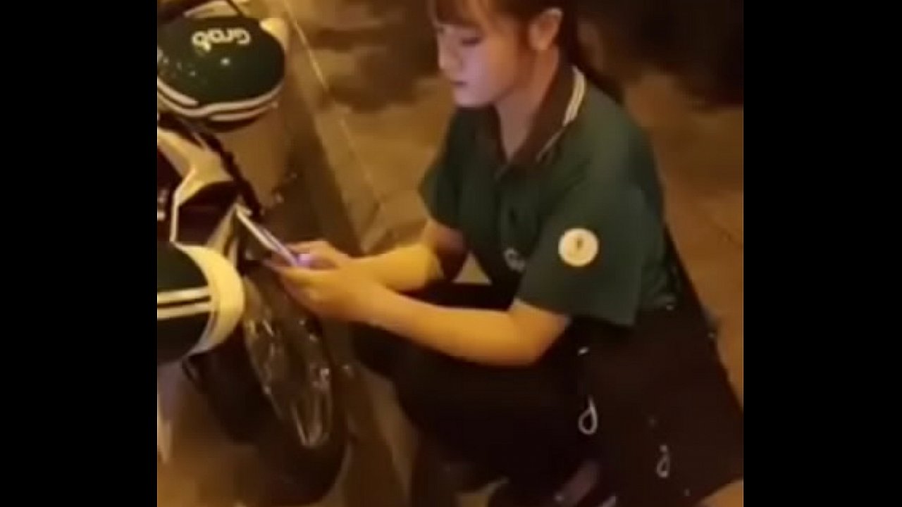 Phang em gái chạy grab cực xinh